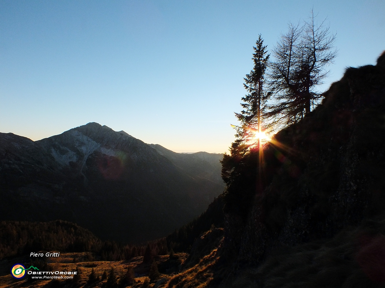 82 tramonto verso il Pizzo di Roncobello....JPG